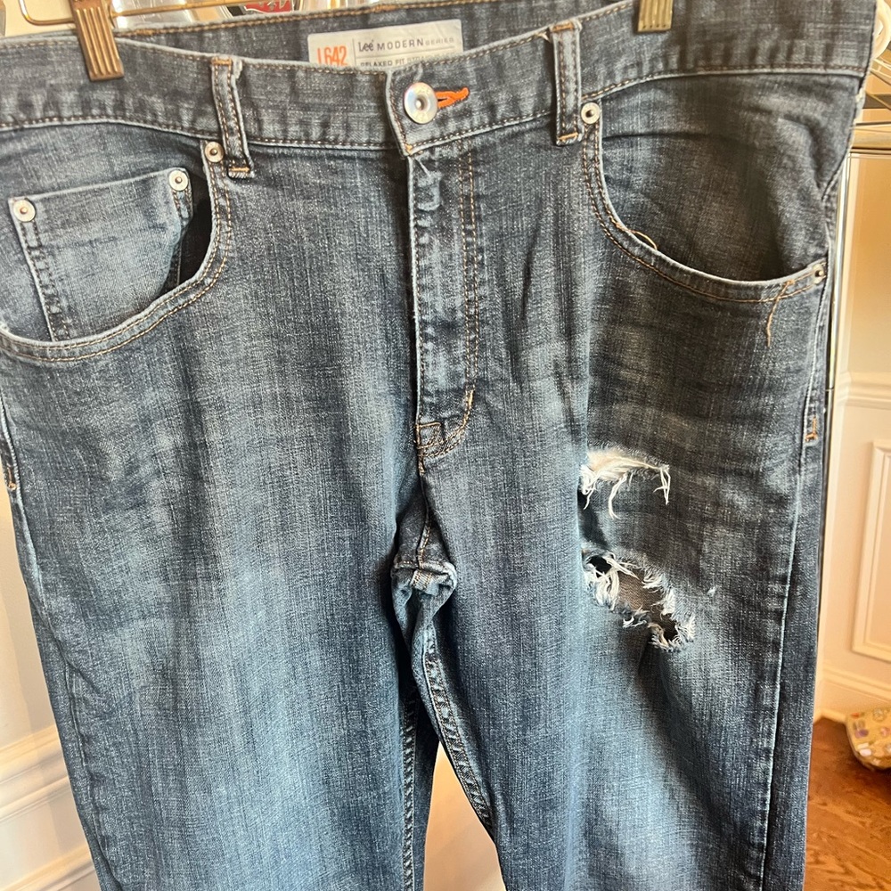 LEE DISTRESSED DENIM JEANS MODERN SERIES RELAXED FIT STRAIGHT LEG 38x32